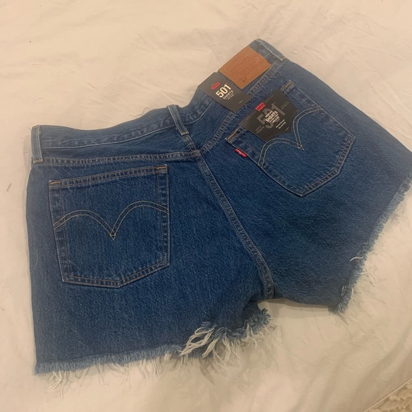 ✨HP✨ NWT Levi’s 501 Mid-Rise Shorts Size 32 - Picture 4 of 5